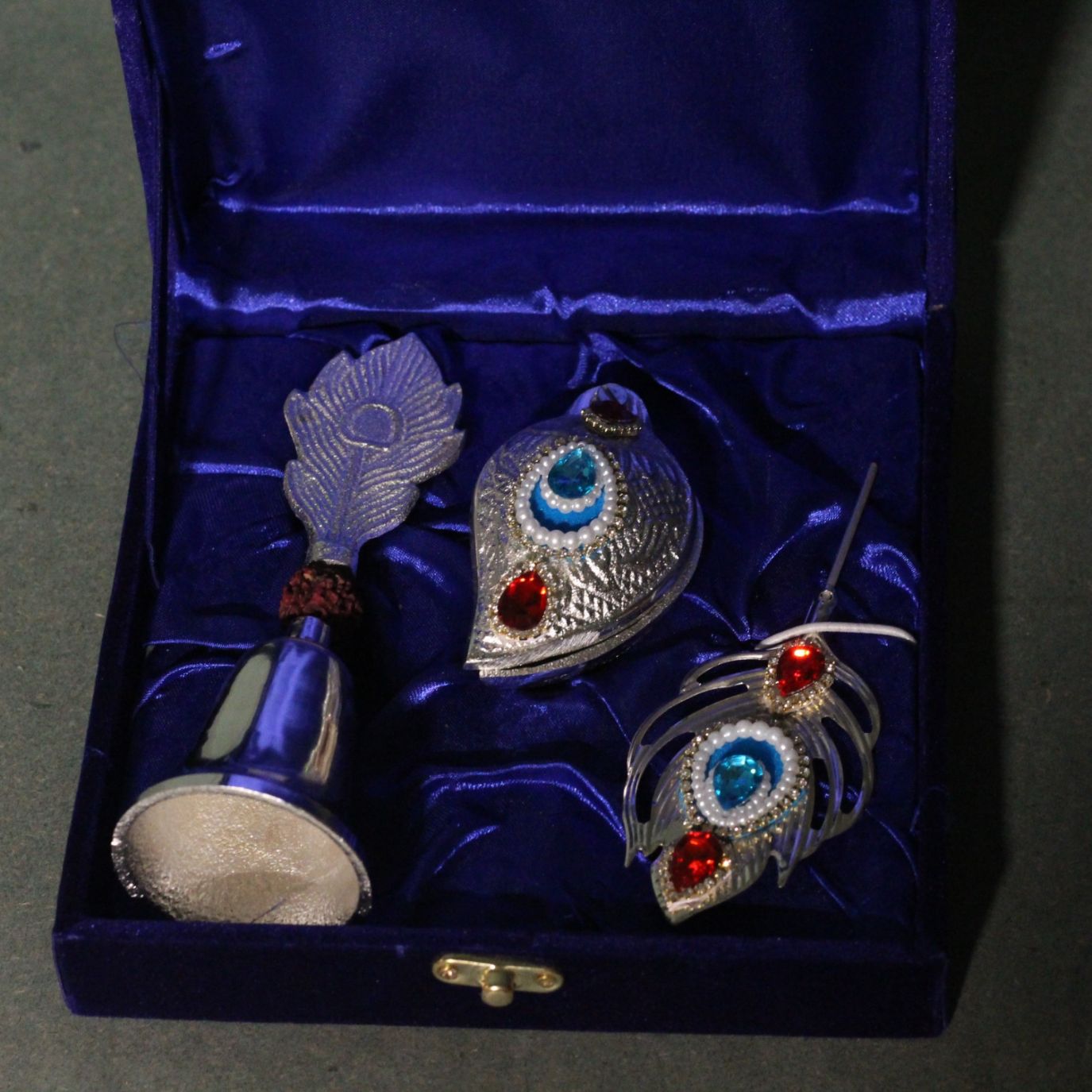 Tilak Chopda Set with Bell – Boxed — view 3