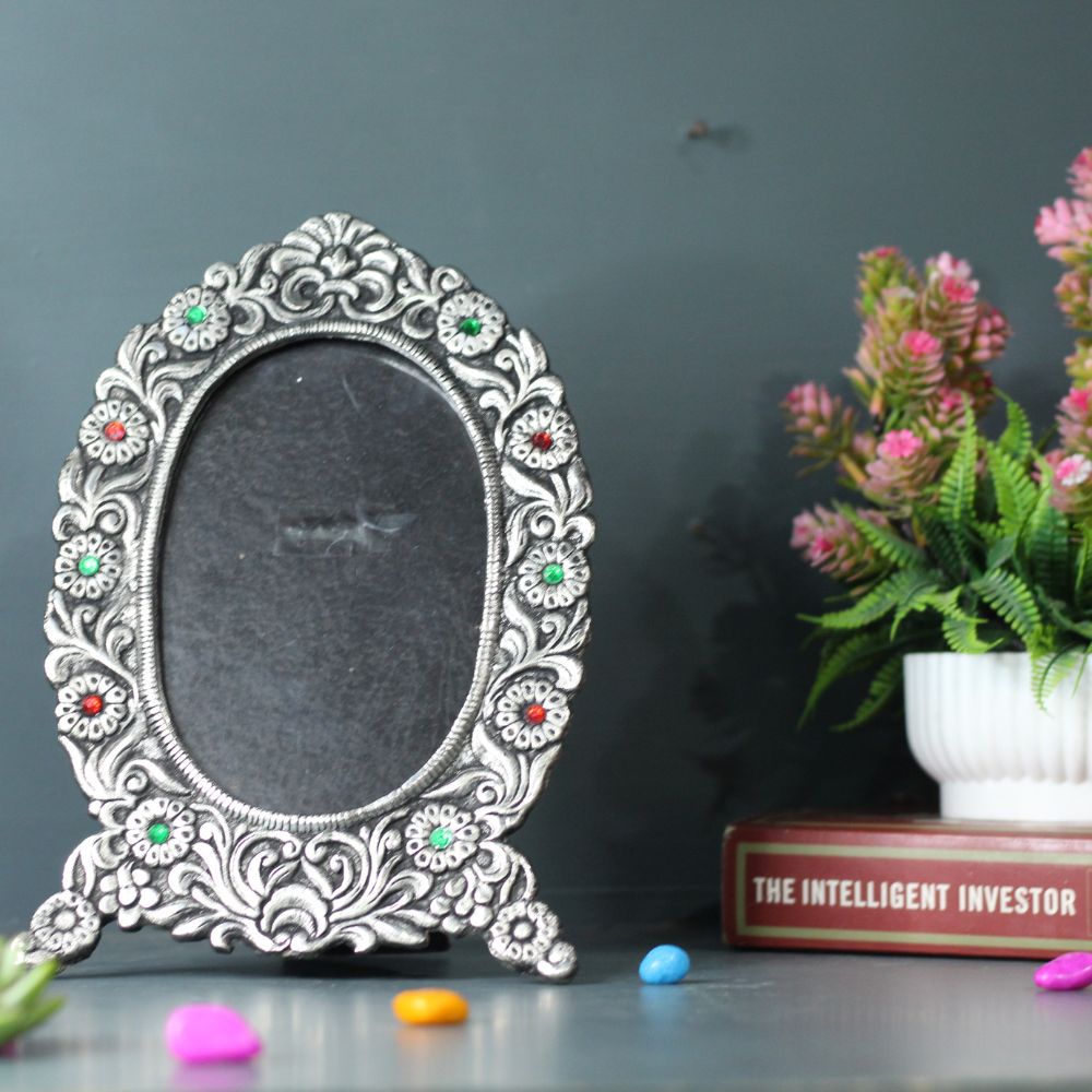 Stone-Studded Photo Frame – Oval