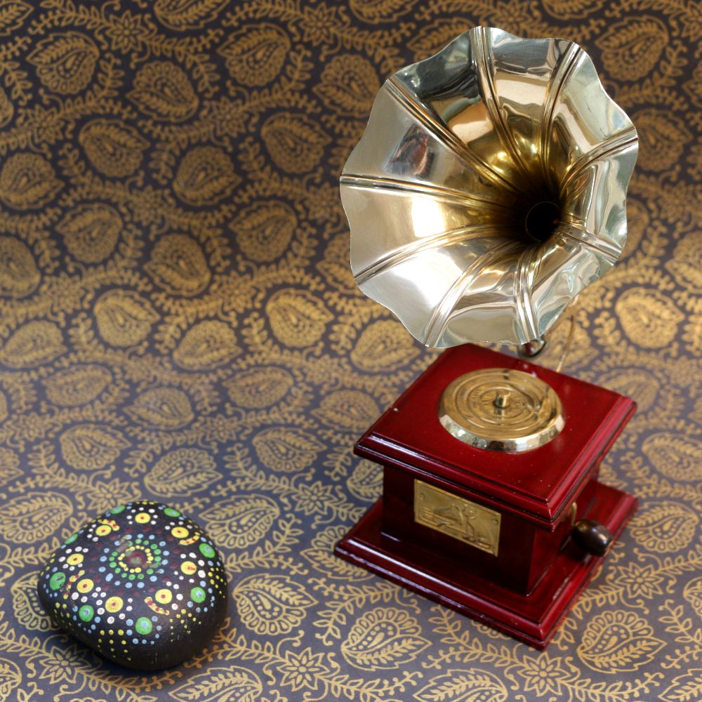 Decorative Gramophone — view 3