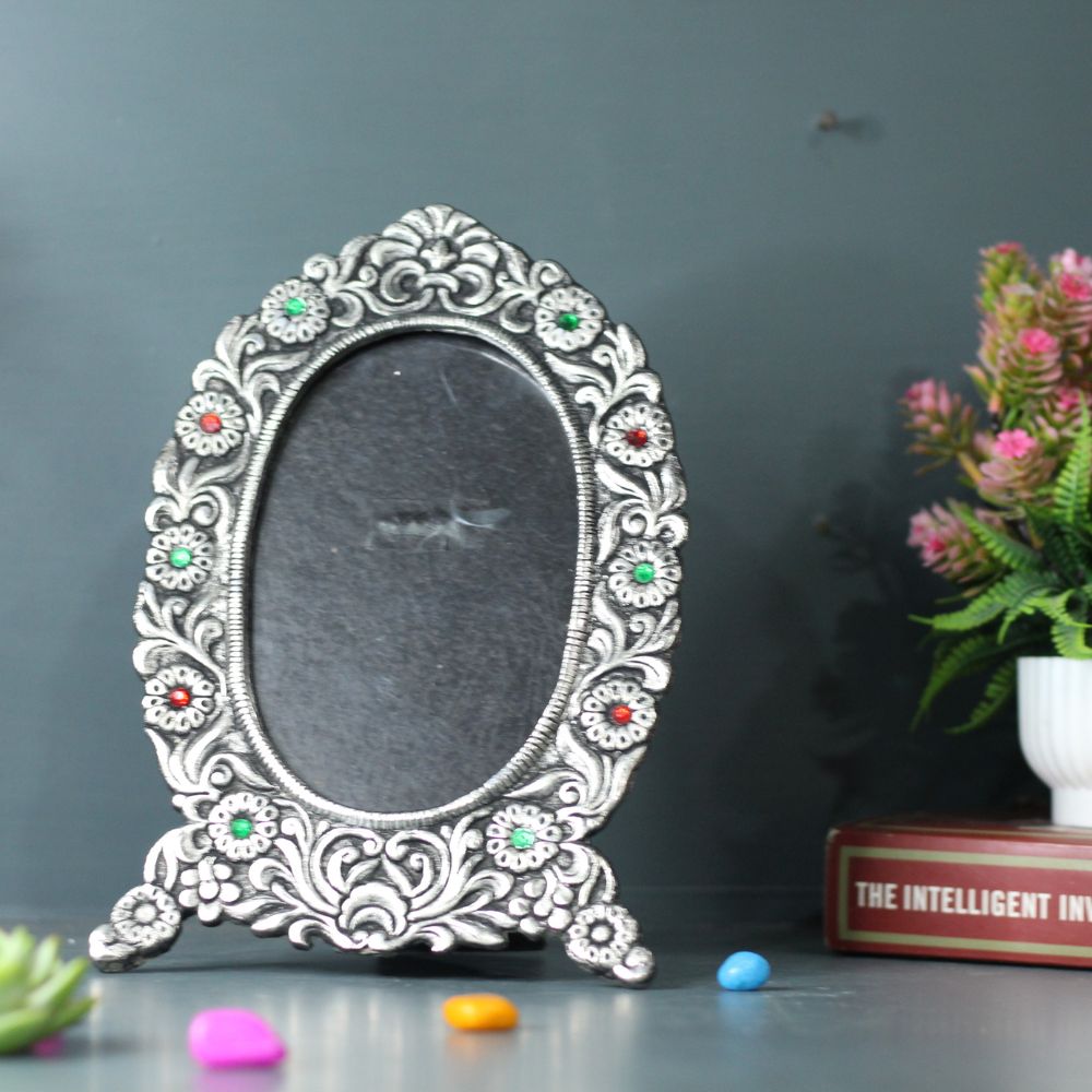 Stone-Studded Photo Frame – Oval