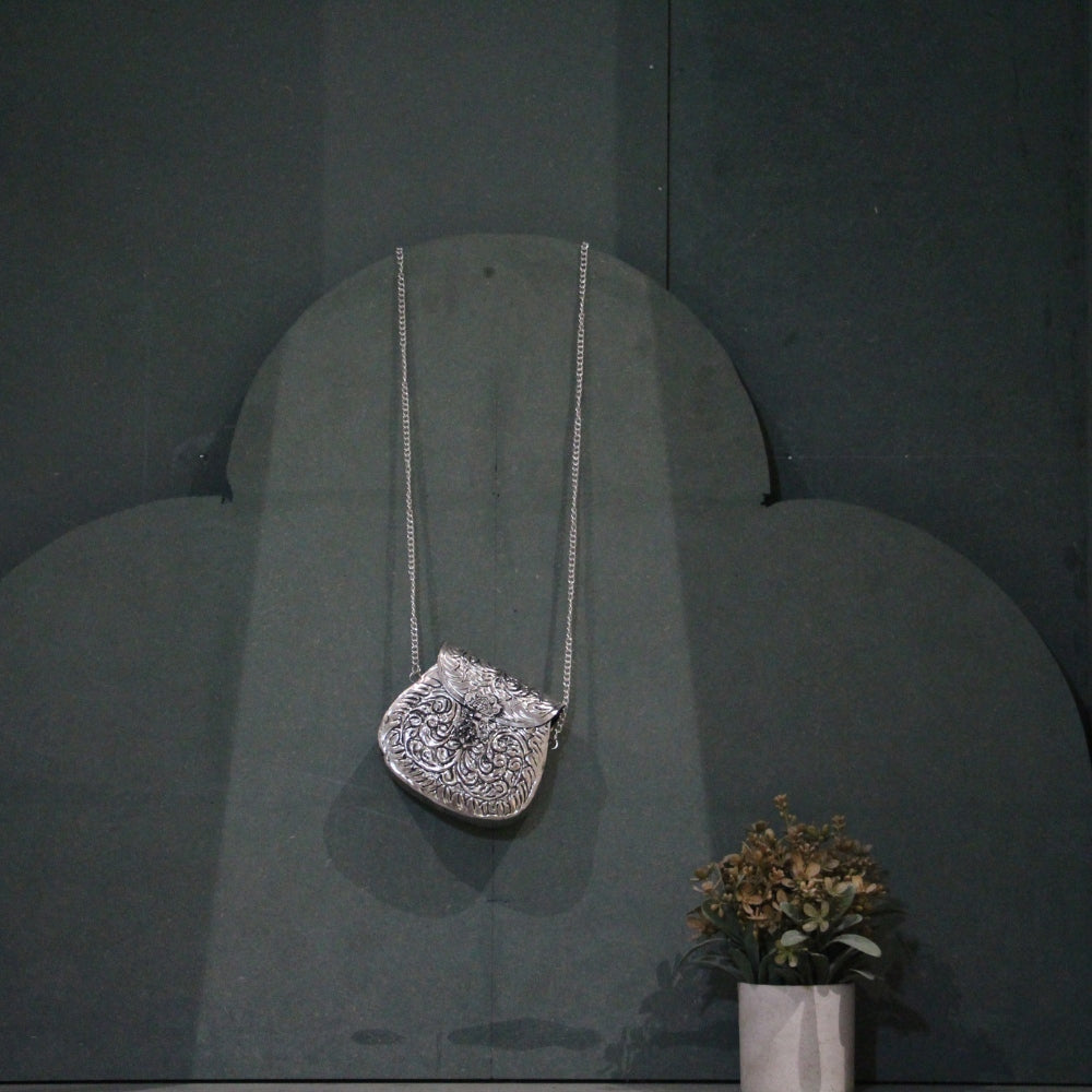 Silver-Finish Purse Pendant Showpiece – Small