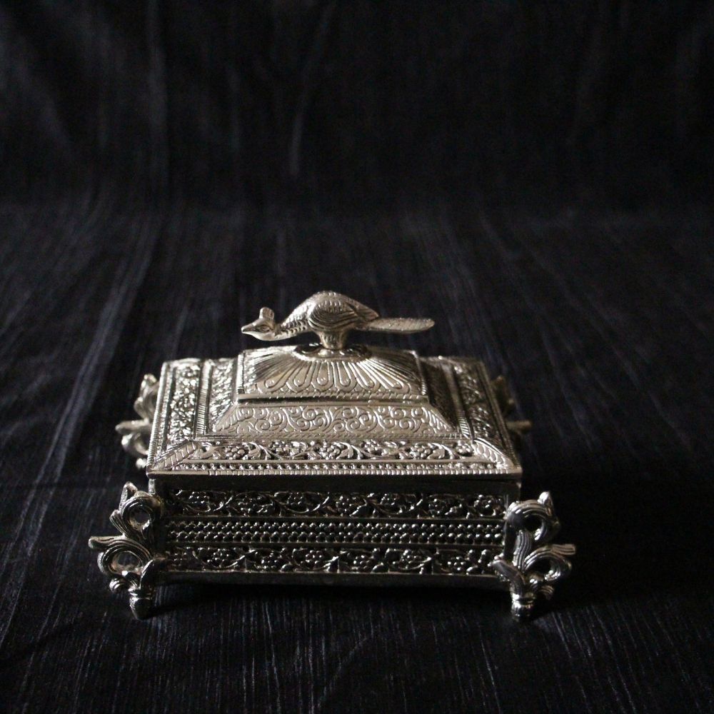 Silver-Finish Baggi Trinket Box — Antique silver tone
