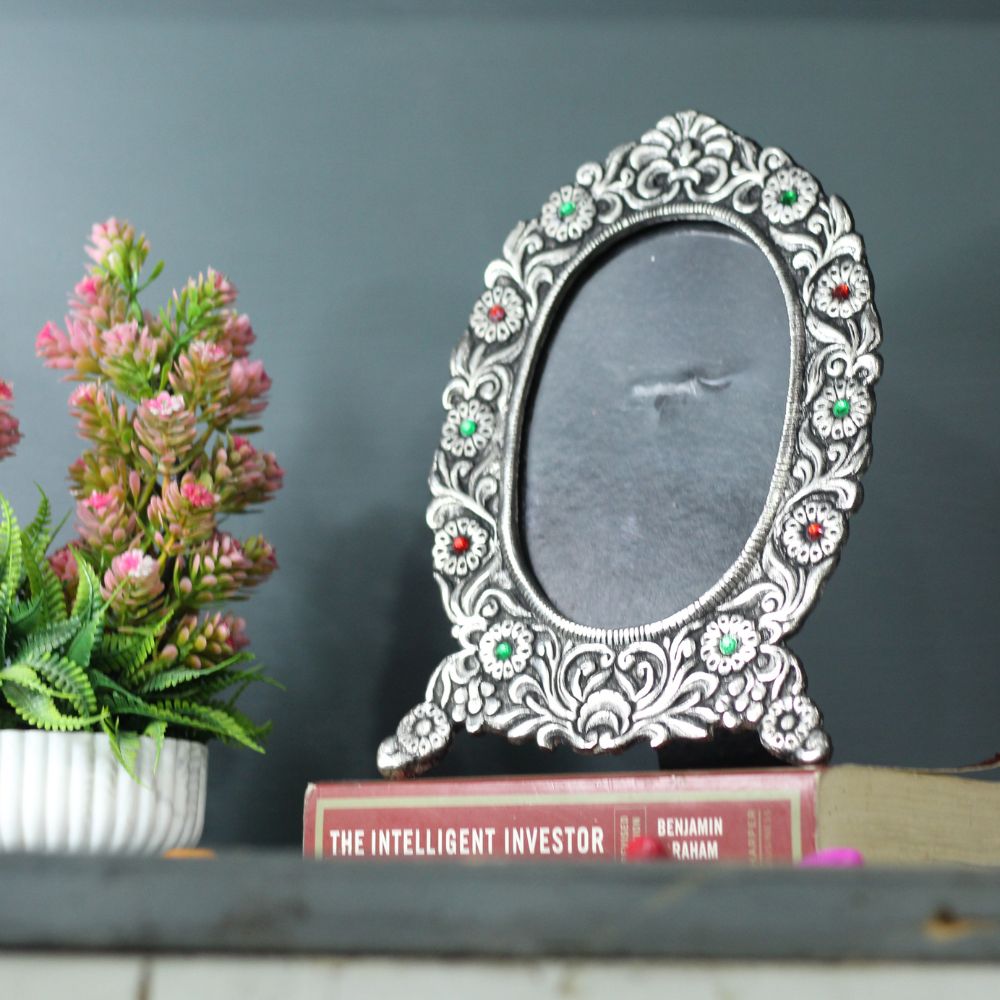 Stone-Studded Photo Frame – Oval
