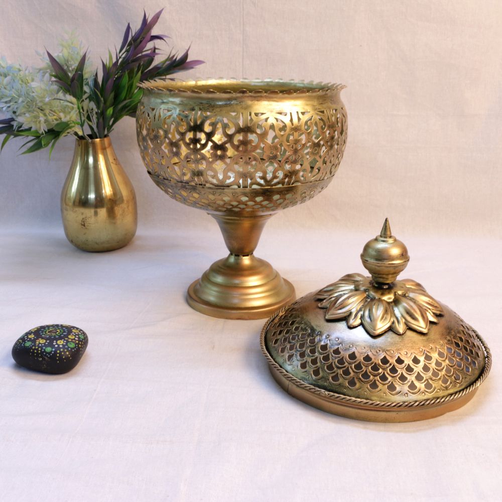 Footed Fruit Basket with Domed Lid – Small — view 2