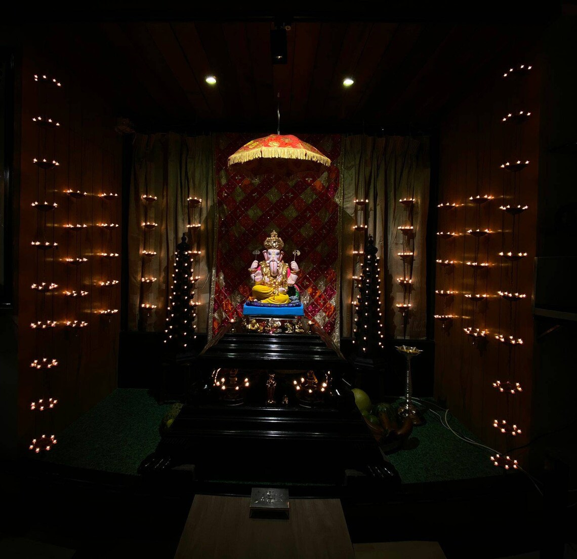 Pair of 5 Vertical Diyas
